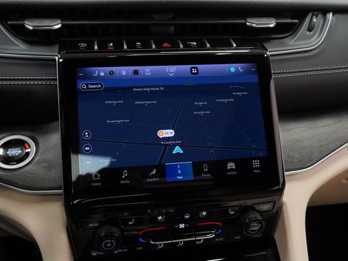 Certified 2025 Jeep Grand Cherokee L Limited w/ Luxury Tech Group II AWD/4WD image 36