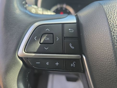 Used 2023 Toyota Highlander XLE image 18