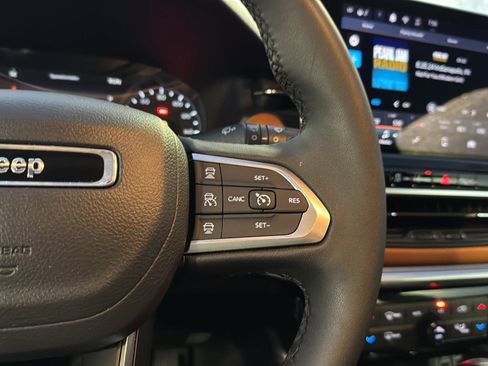 Used 2024 Jeep Compass Limited image 19