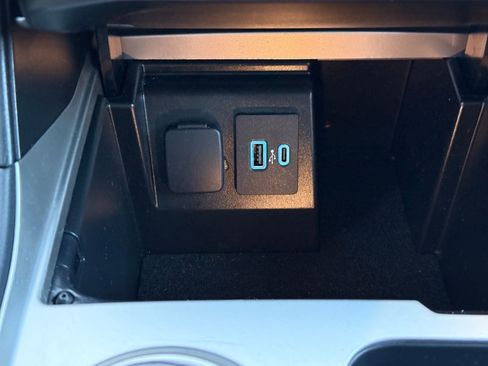 Used 2021 Ford Explorer Base w/ Class III Trailer Tow Package image 23