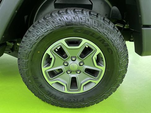 Used 2015 Jeep Wrangler Unlimited Rubicon AWD/4WD image 16
