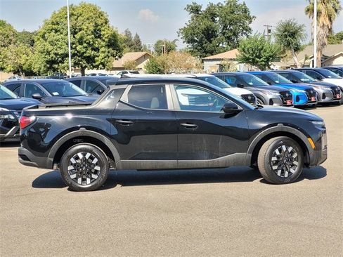 New 2025 Hyundai Santa Cruz SE image 3