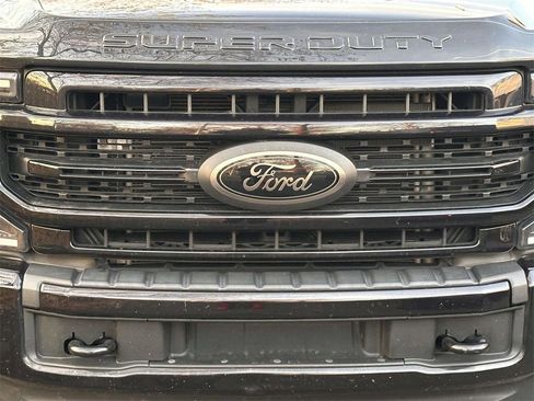 Used 2022 Ford F350 Lariat w/ Black Appearance Package image 6
