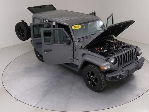Used 2021 Jeep Wrangler Unlimited Sahara AWD/4WD image 46