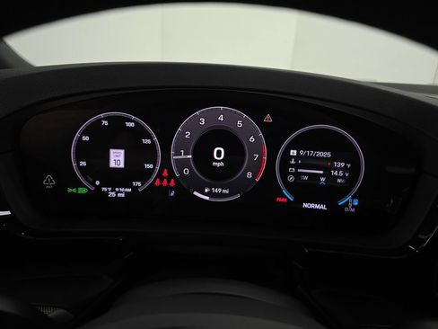 Certified 2025 Porsche Cayenne AWD/4WD image 15