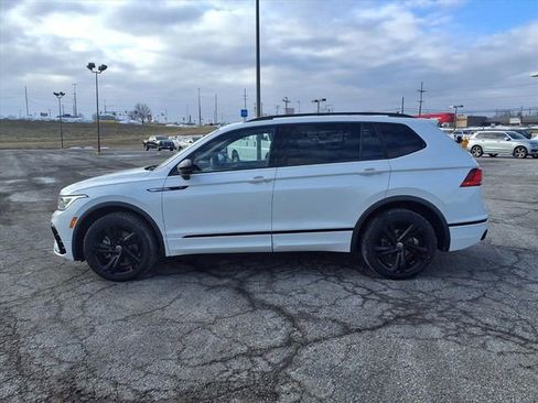 Used 2023 Volkswagen Tiguan SE R-Line image 29