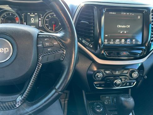 Used 2016 Jeep Cherokee Latitude w/ Cold Weather Group AWD/4WD image 14