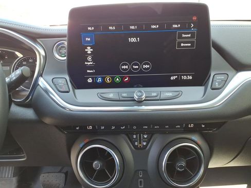 Used 2023 Chevrolet Blazer LT w/ Sound & Technology Package FWD image 10