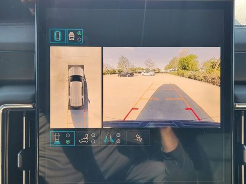 Used 2025 GMC Yukon Denali w/ Sun & Power Step Package image 15