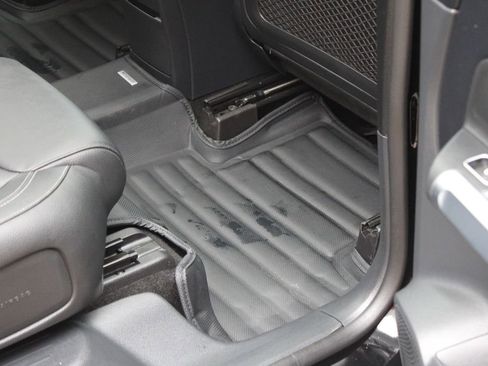 Used 2023 Mercedes-Benz GLB 250 4MATIC image 22