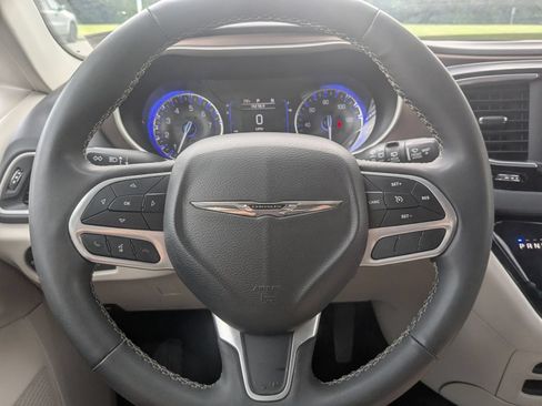 Used 2023 Chrysler Voyager LX FWD image 18