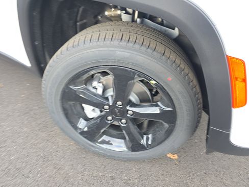 New 2025 Jeep Grand Cherokee Limited w/ Black Appearance Package image 25