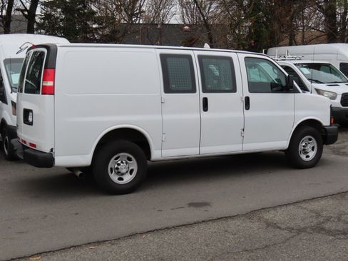 Used 2015 Chevrolet Express 2500 image 20