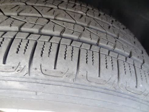 Used 2021 Jeep Cherokee Latitude w/ Mopar Interior Package FWD image 16