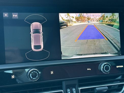 Certified 2022 Porsche Macan AWD image 20