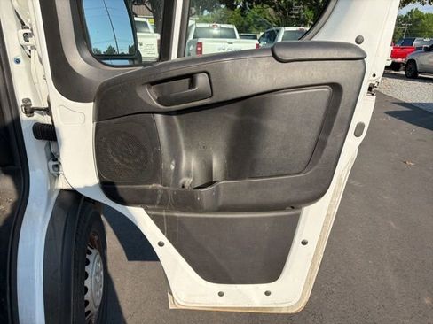 Used 2025 RAM ProMaster 2500 w/ Convenience Group image 11