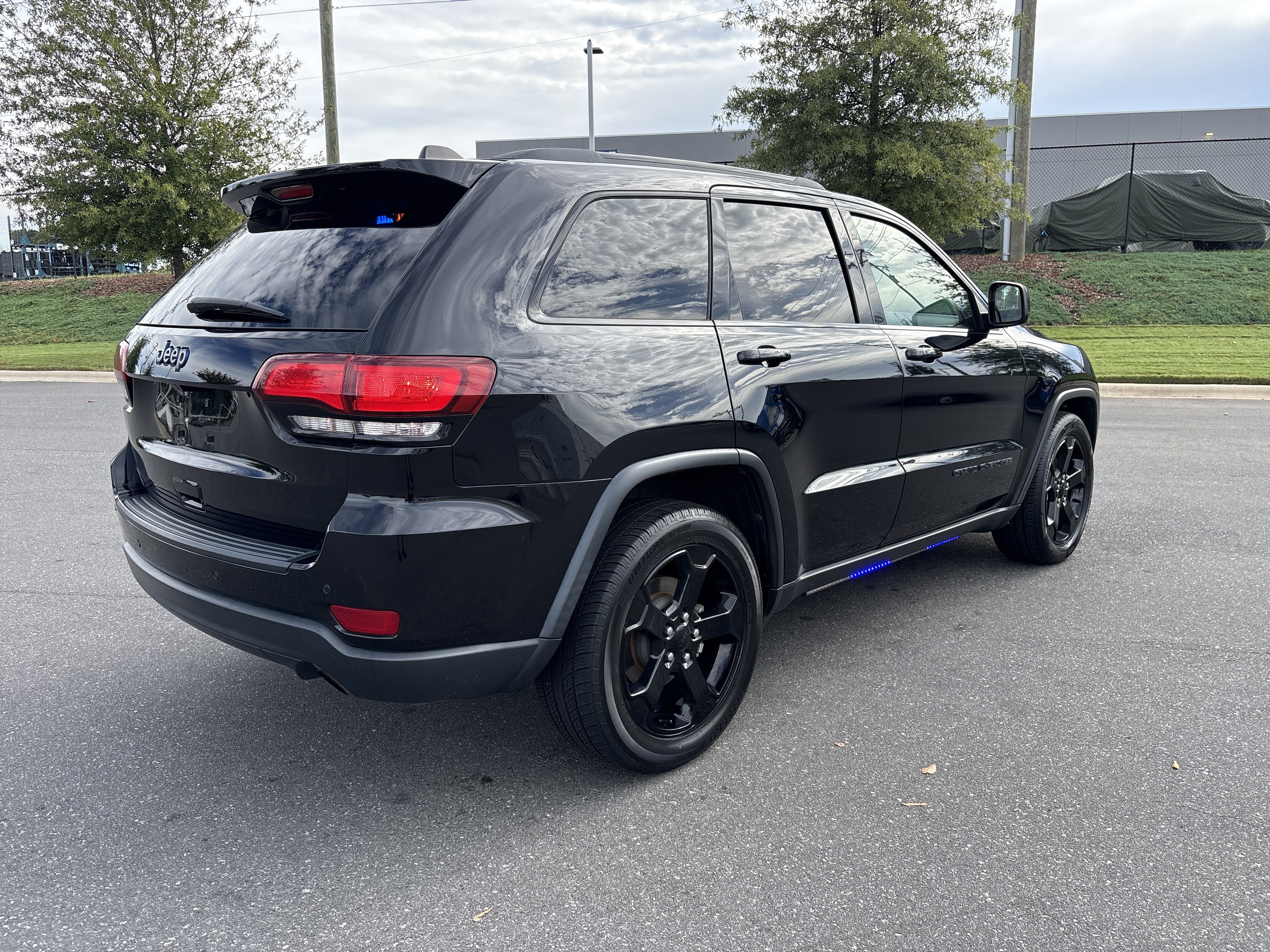 Used 2020 Jeep Grand Cherokee Laredo RWD image 9