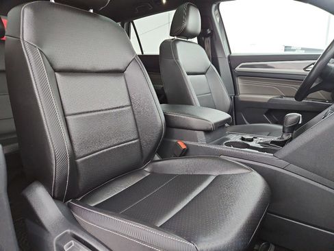 Used 2021 Volkswagen Atlas Cross Sport SE w/ Panoramic Sunroof Package image 20