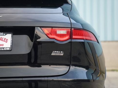 Used 2019 Jaguar F-PACE AWD/4WD image 17