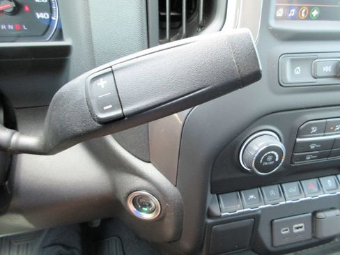 Used 2022 Chevrolet Silverado 1500 Custom AWD/4WD image 24