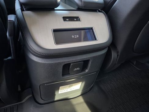 New 2025 Lincoln Navigator Reserve image 17