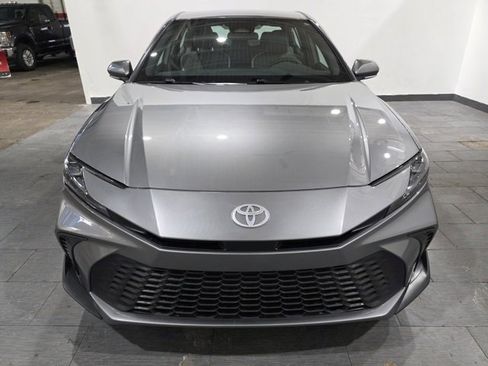 Used 2025 Toyota Camry SE image 8