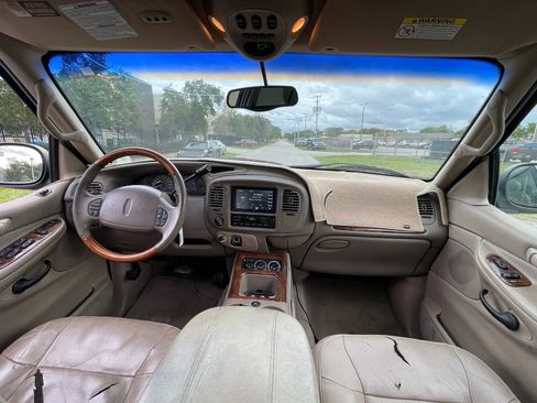 Used 2001 Lincoln Navigator 4WD image 12
