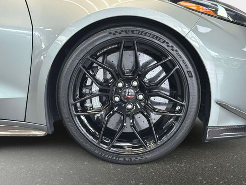 Used 2024 Chevrolet Corvette Z06 w/ Z07 Performance Package image 21