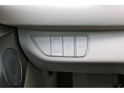 Used 2026 Genesis G70 2.5T Prestige image 21