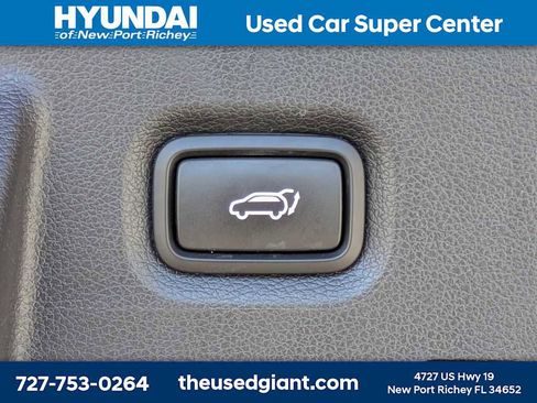 Used 2020 Hyundai Santa Fe SEL w/ Convenience Package image 13