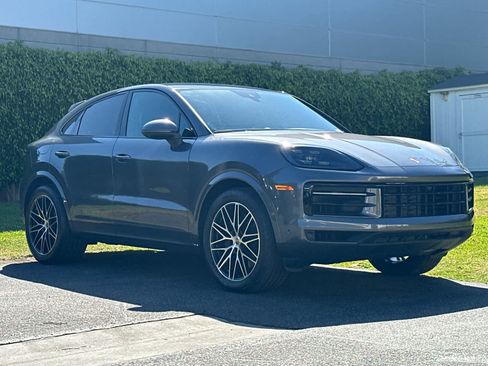 Certified 2025 Porsche Cayenne Coupe AWD/4WD image 10