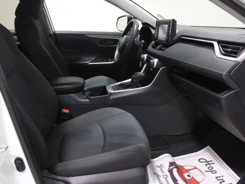 Used 2021 Toyota RAV4 LE image 20