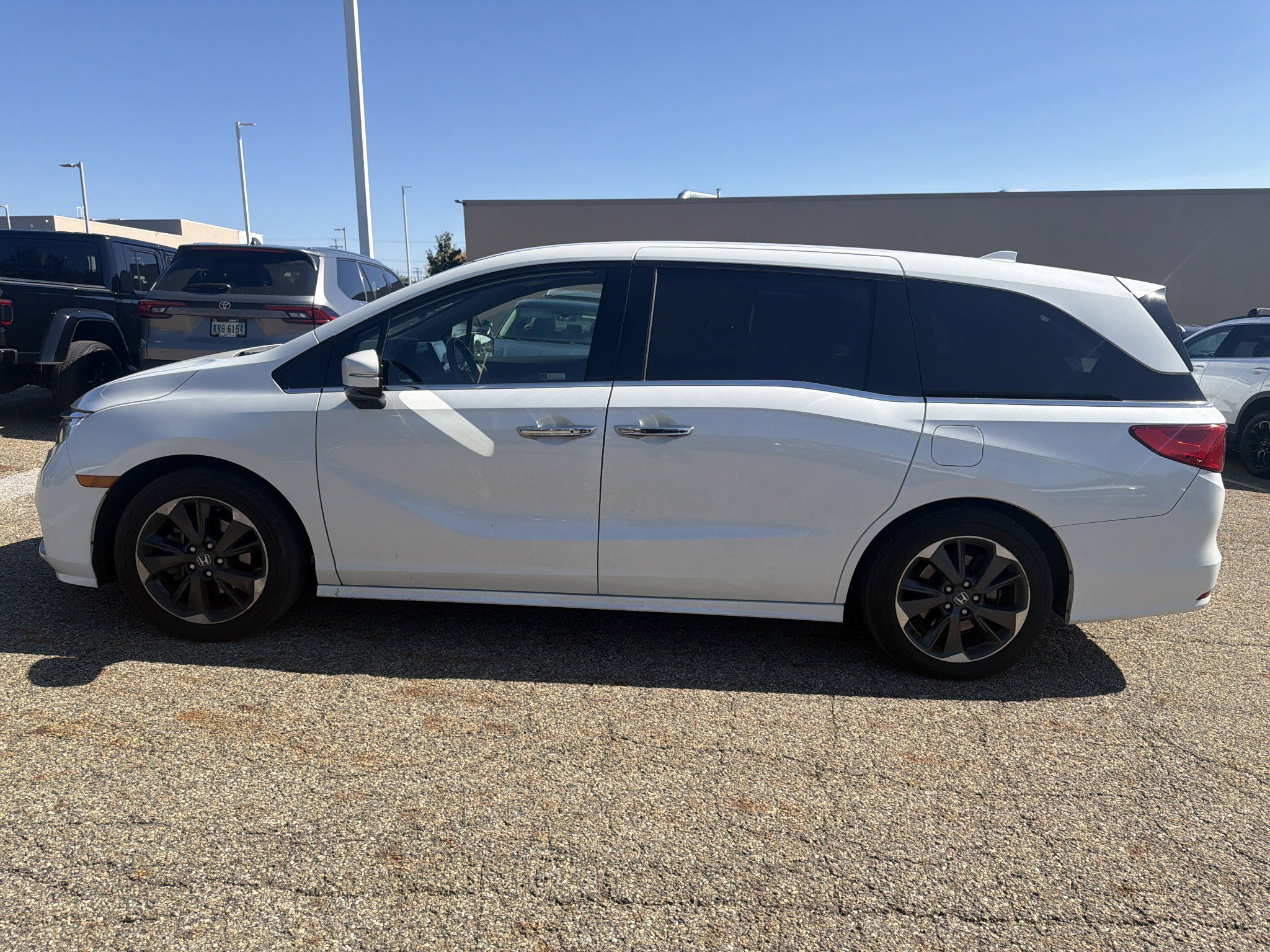 Used 2022 Honda Odyssey Elite image 11
