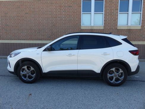 Used 2025 Ford Escape ST-Line w/ Tech Pack #1 AWD/4WD image 6