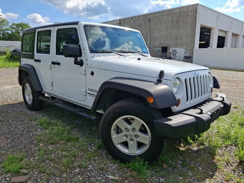 Used 2013 Jeep Wrangler Unlimited Sport w/ Connectivity Group AWD/4WD image 2