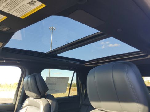 New 2025 Lincoln Navigator Reserve w/ Jet Appearance Package image 11