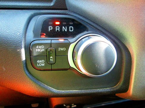 Used 2024 RAM 2500 Tradesman w/ Chrome Appearance Group image 16