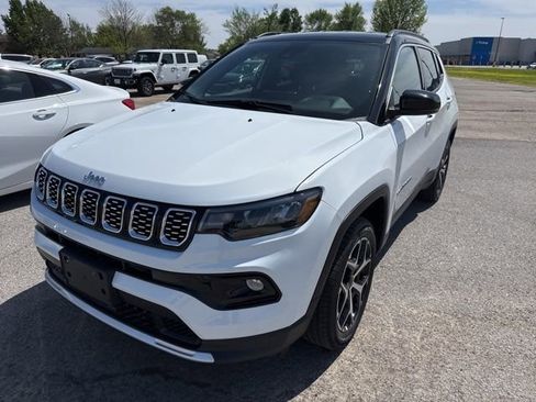 Used 2025 Jeep Compass Limited AWD/4WD image 3