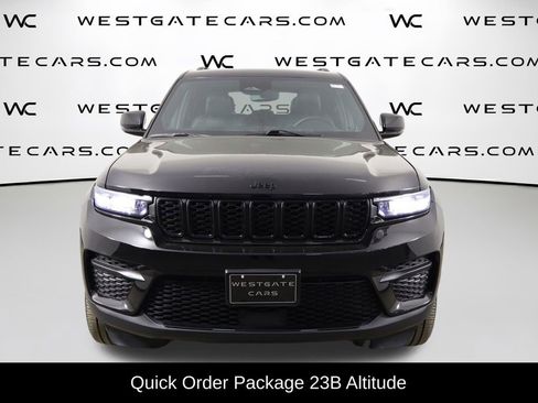Used 2023 Jeep Grand Cherokee Altitude image 2