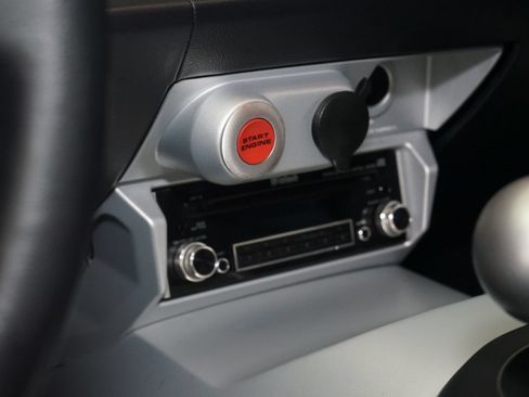 Used 2006 Ford GT RWD image 19