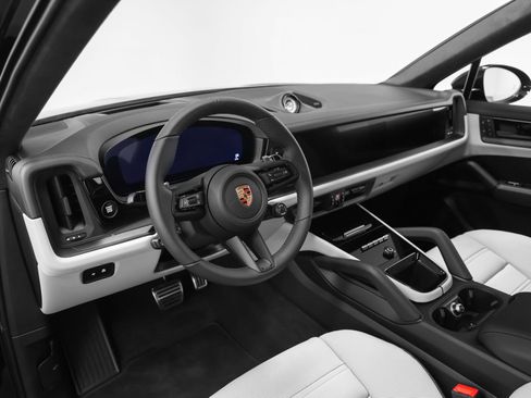 New 2026 Porsche Cayenne GTS image 4