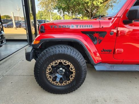 Used 2023 Jeep Gladiator Mojave AWD/4WD image 6