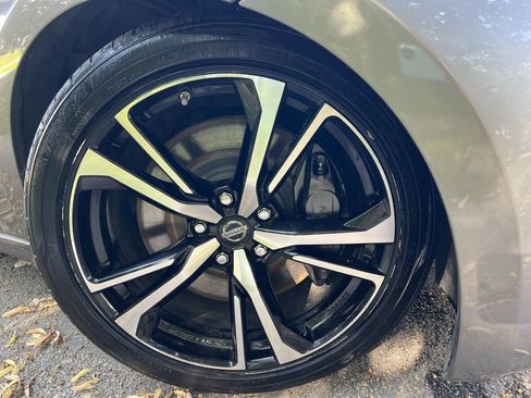 Used 2009 Nissan 370Z Touring w/ Sport Pkg image 7