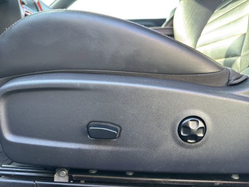 Used 2014 Dodge Challenger R/T image 19