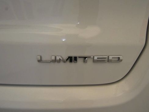 Used 2024 Jeep Compass Limited w/ Sun and Sound Group AWD/4WD image 37