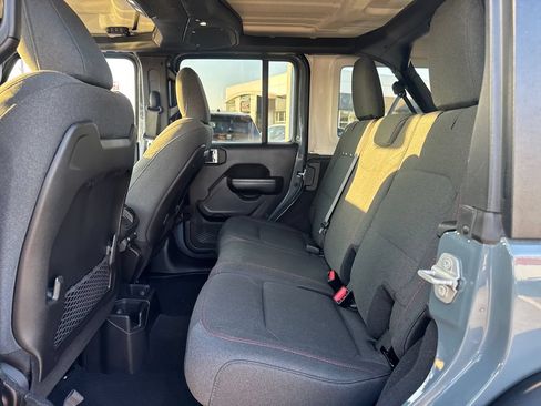 Used 2025 Jeep Wrangler Unlimited Rubicon AWD/4WD image 13