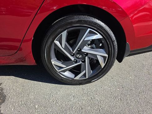 Certified 2025 Hyundai Elantra Limited FWD image 46