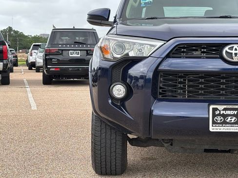 Used 2018 Toyota 4Runner SR5 RWD image 4
