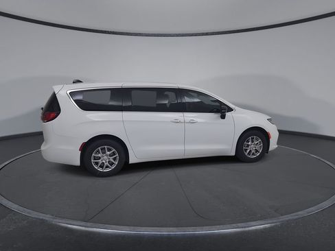 New 2026 Chrysler Pacifica Select image 16