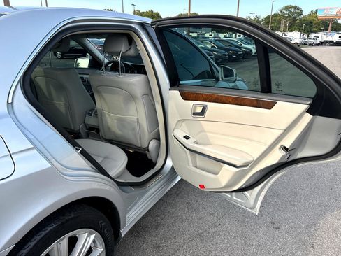 Used 2014 Mercedes-Benz E 350 4MATIC Sedan image 11